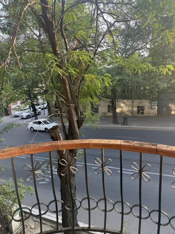Satılır 4 otaqlı mənzil 141 m²
