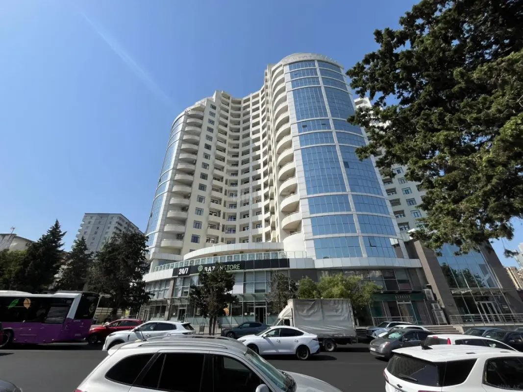 Satılır 4 otaqlı mənzil 200 m²