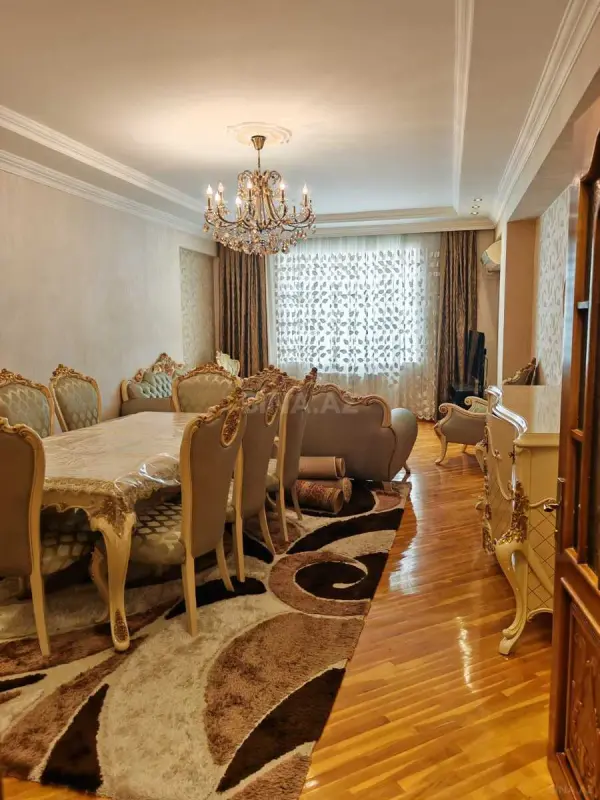 Satılır 3 otaqlı mənzil 159 m²