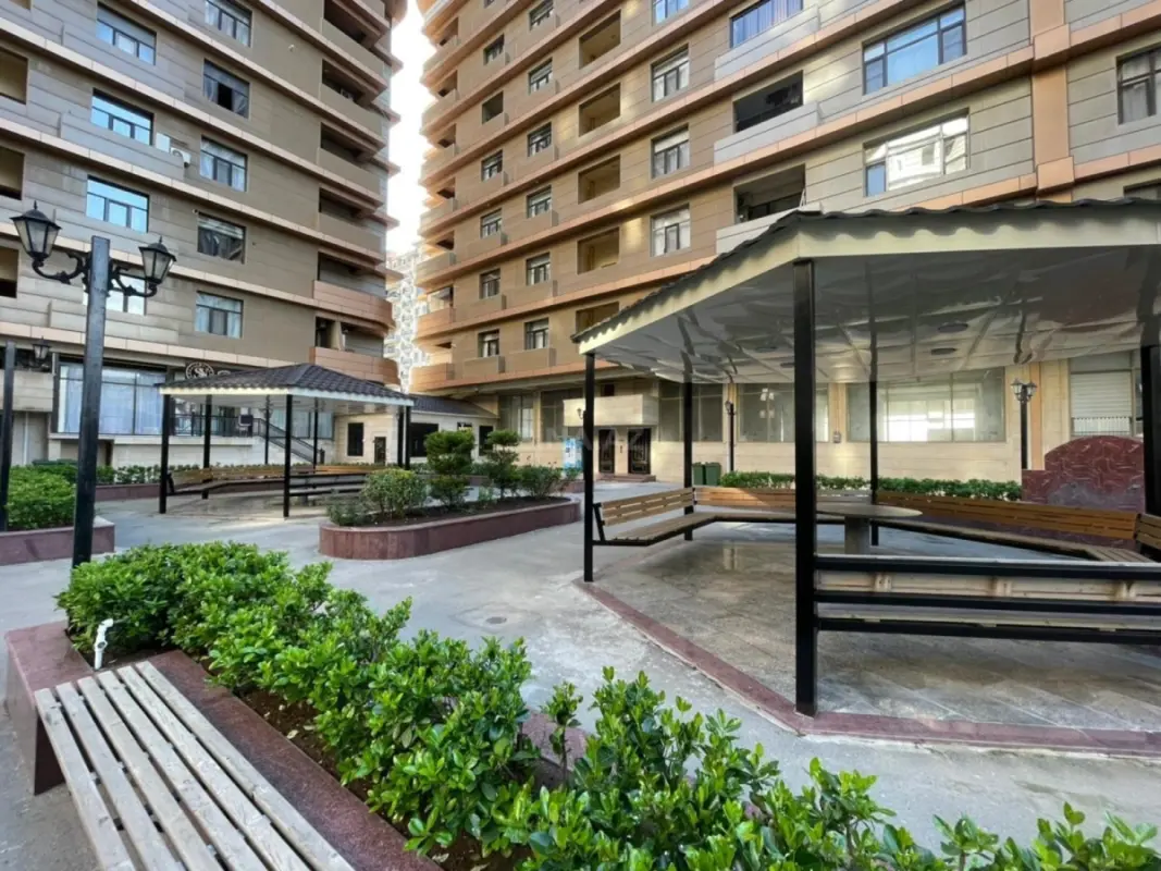 Satılır 2 otaqlı mənzil 77 m²