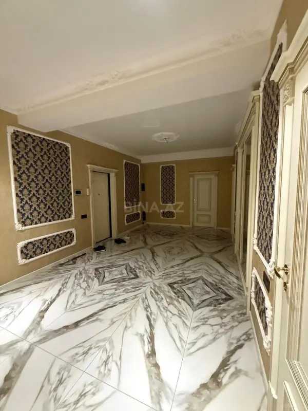 Satılır 3 otaqlı mənzil 217 m²