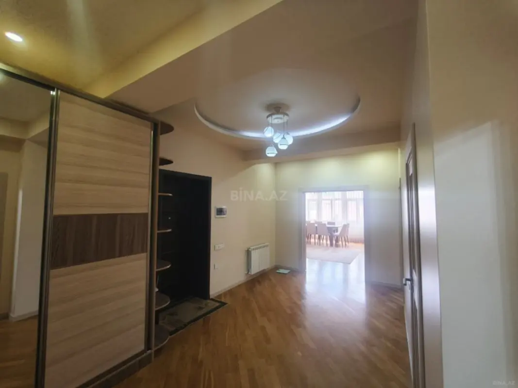 Satılır 3 otaqlı mənzil 137 m²