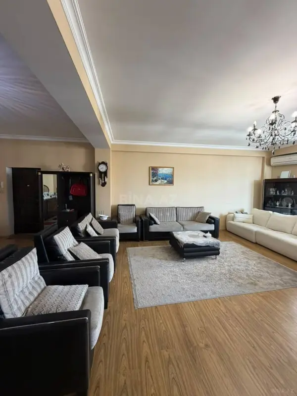 Satılır 4 otaqlı mənzil 160 m²