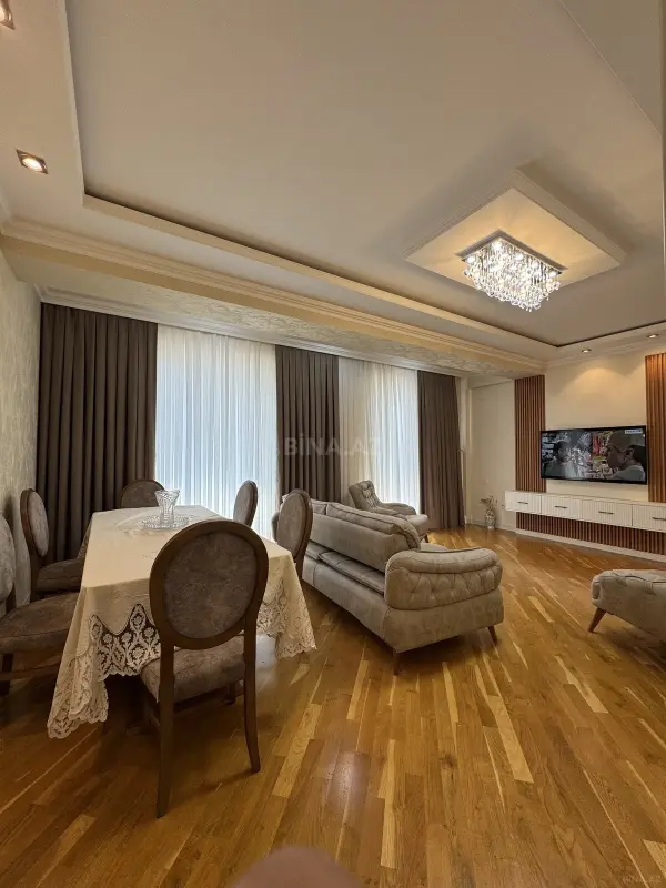 Satılır 4 otaqlı mənzil 149 m²