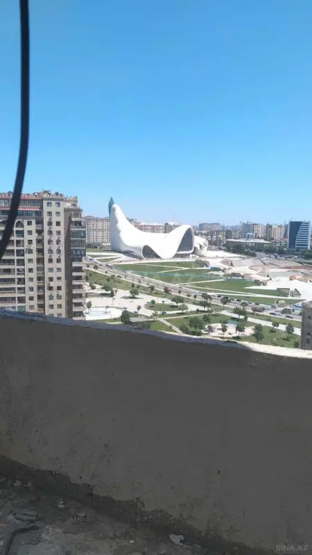 Satılır 3 otaqlı mənzil 138 m²