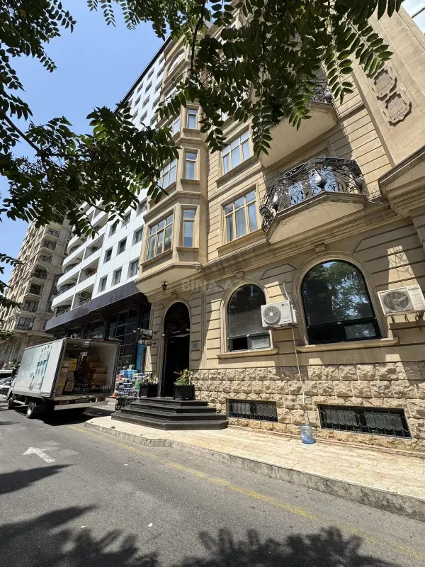 Satılır obyekt 200 m²