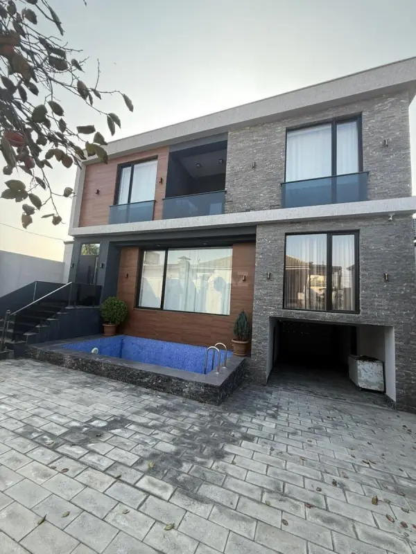 Satılır 5 otaqlı həyət evi 280 m²