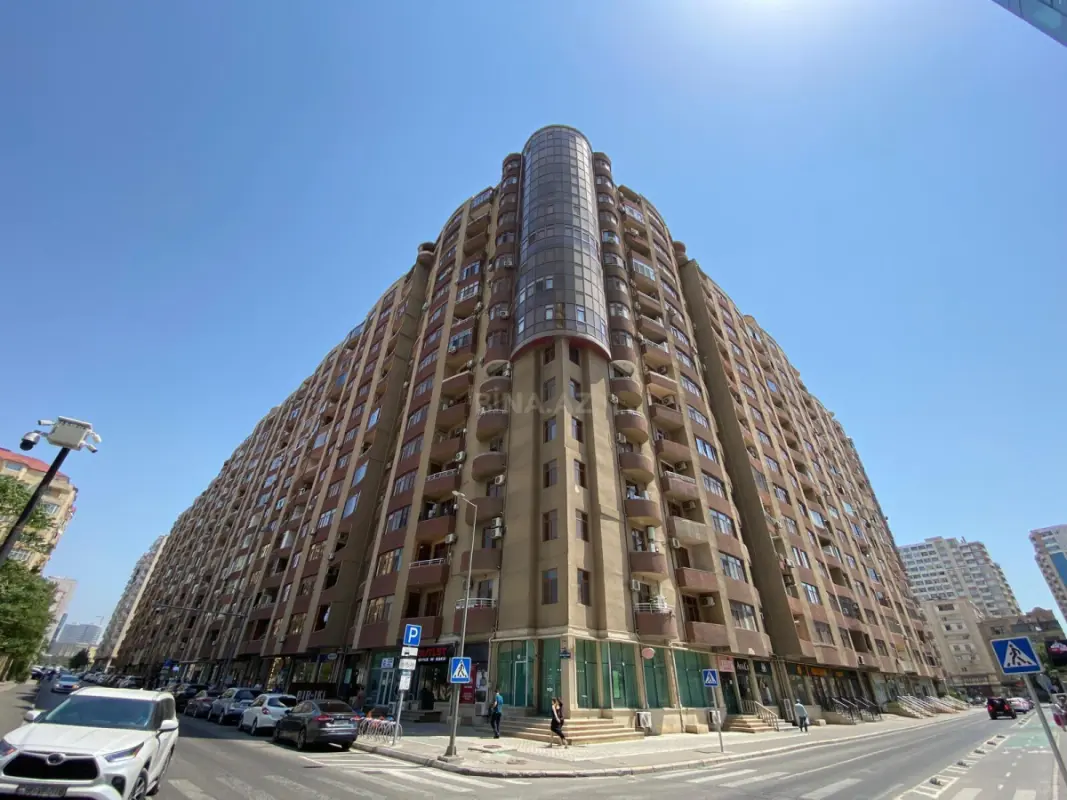 Satılır 3 otaqlı mənzil 137 m²