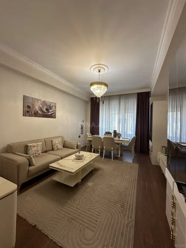 Satılır 3 otaqlı mənzil 130 m²
