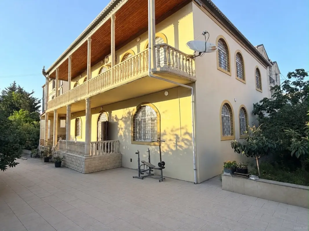 Satılır 7 otaqlı həyət evi 400 m²