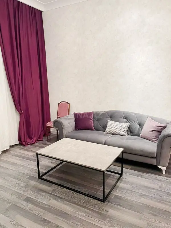 Kirayə verilir 2 otaqlı mənzil 92 m²