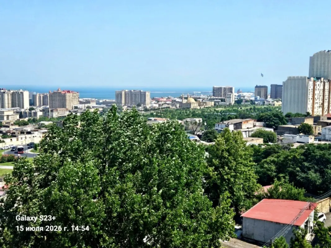 Satılır 3 otaqlı mənzil 135 m²