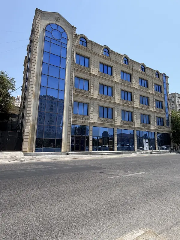Kirayə verilir obyekt 2440 m²