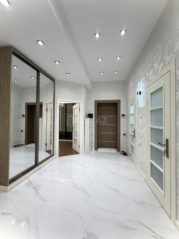 Satılır 3 otaqlı mənzil 107 m²