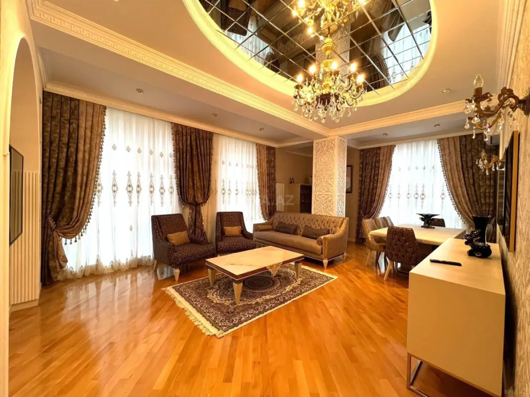 Satılır 3 otaqlı mənzil 130 m²