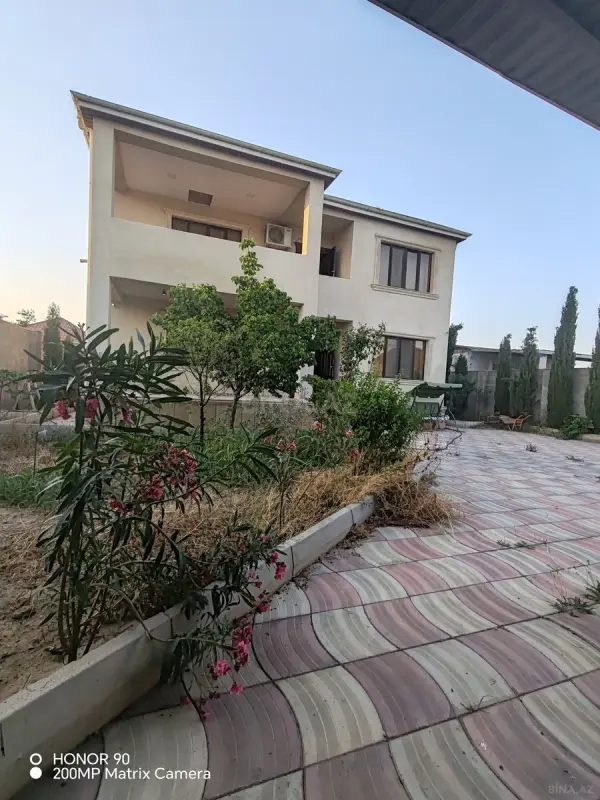Satılır 5 otaqlı həyət evi 182 m²