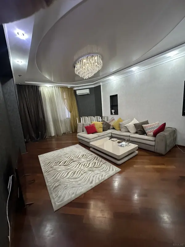 Kirayə verilir 4 otaqlı mənzil 135 m²