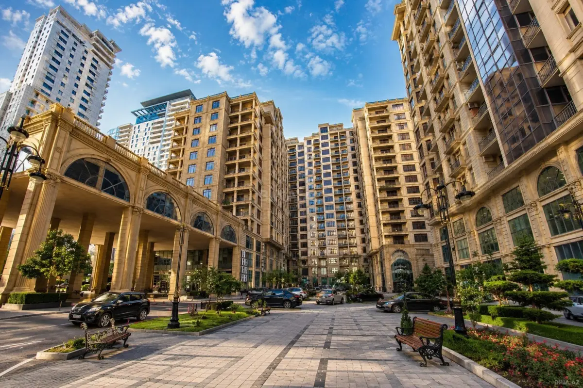 Satılır 4 otaqlı mənzil 225 m²