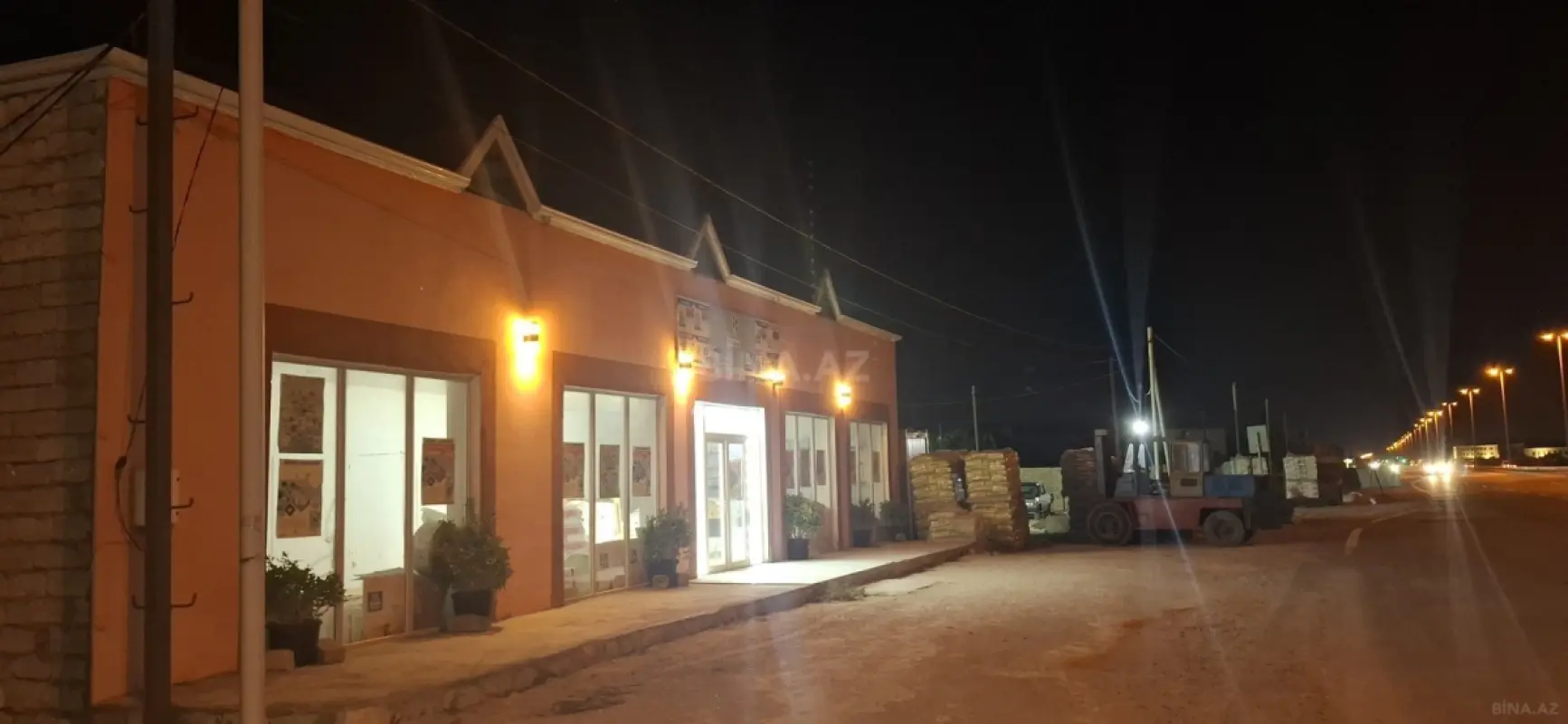 Satılır obyekt 200 m²