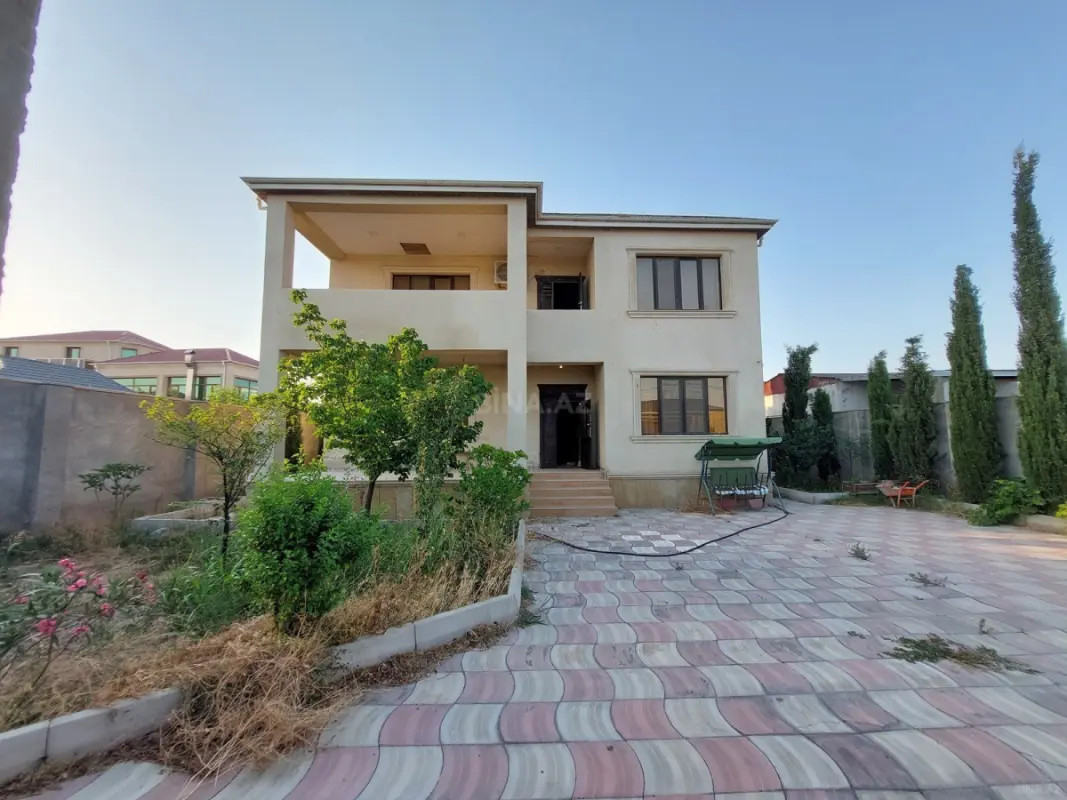 Satılır 5 otaqlı həyət evi 182 m²