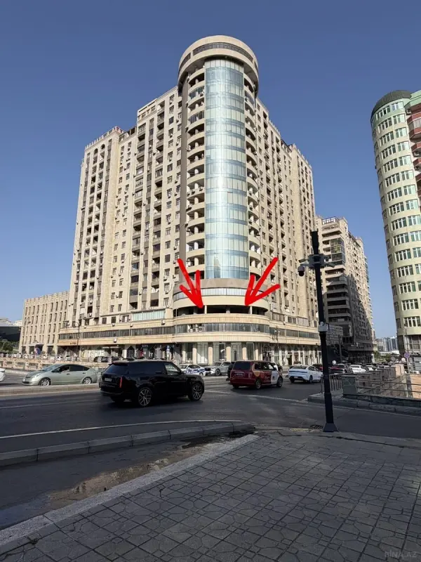 Satılır 4 otaqlı mənzil 263.5 m²