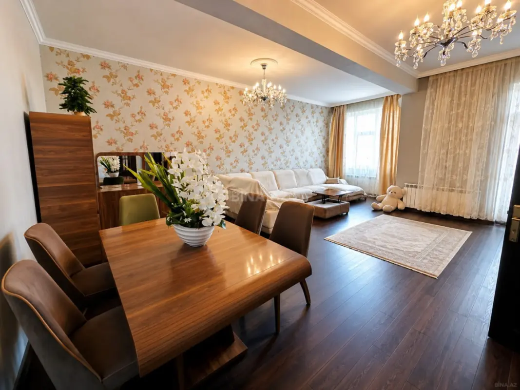 Satılır 4 otaqlı mənzil 165 m²