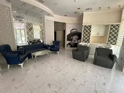 Kirayə verilir obyekt 225 m² — Bakı 225.00 m²