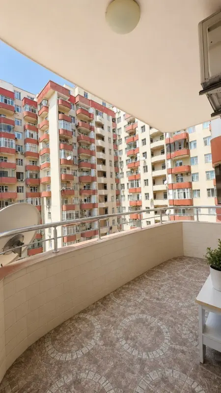 Satılır 3 otaqlı mənzil 135 m²