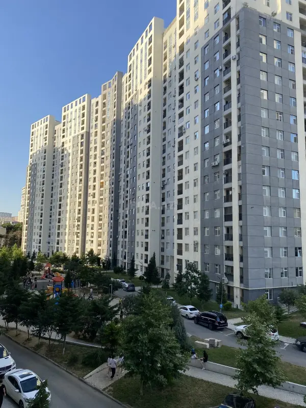 Satılır 2 otaqlı mənzil 92 m²