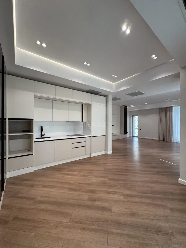 Satılır 3 otaqlı mənzil 148 m²