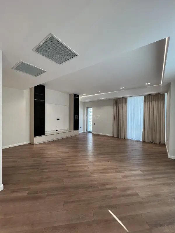 Satılır 3 otaqlı mənzil 148 m²