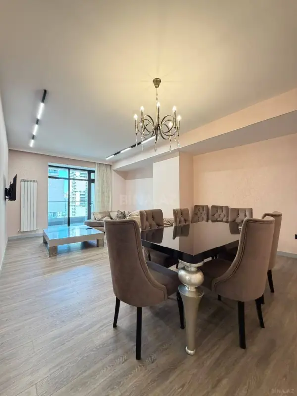 Kirayə verilir 4 otaqlı mənzil 178 m²