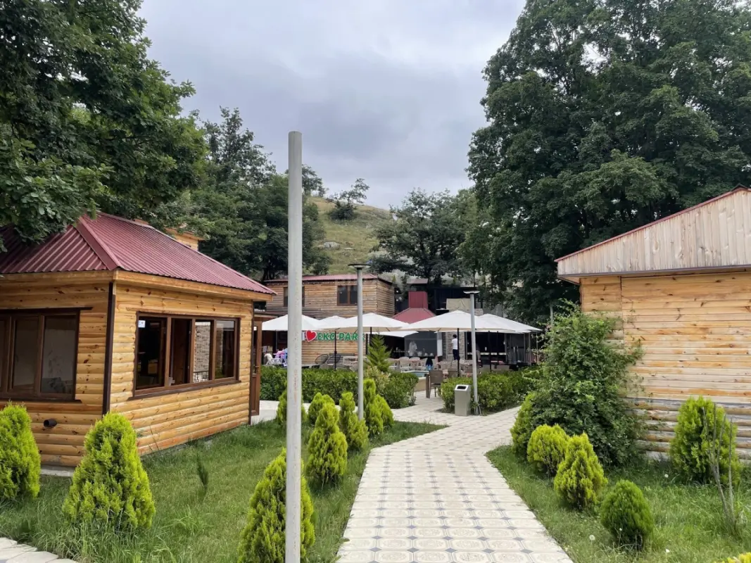 Satılır obyekt 200 m²