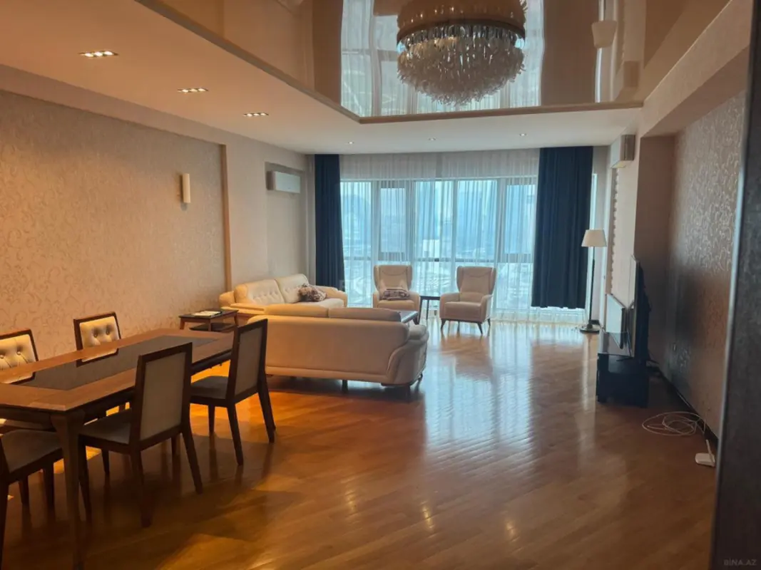 Kirayə verilir 3 otaqlı mənzil 250 m²