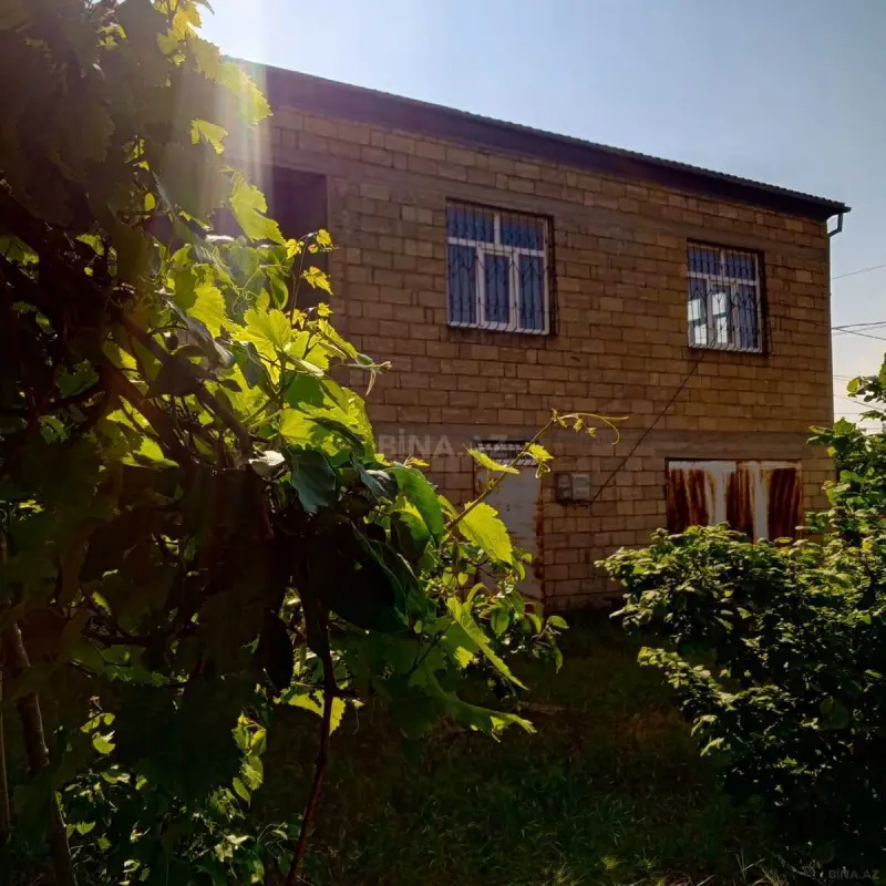 Satılır 9 otaqlı həyət evi 260 m²