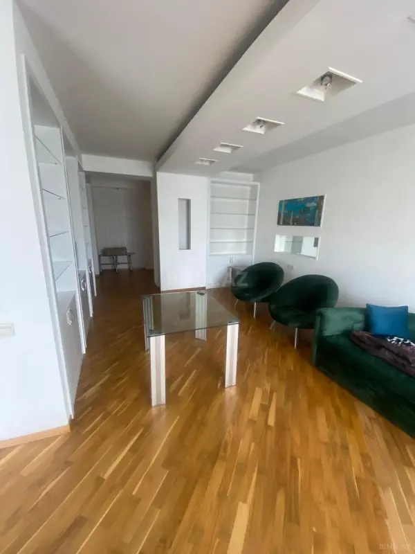 Kirayə verilir 4 otaqlı mənzil 155 m²