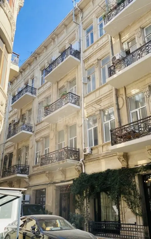 Satılır 3 otaqlı mənzil 130 m²
