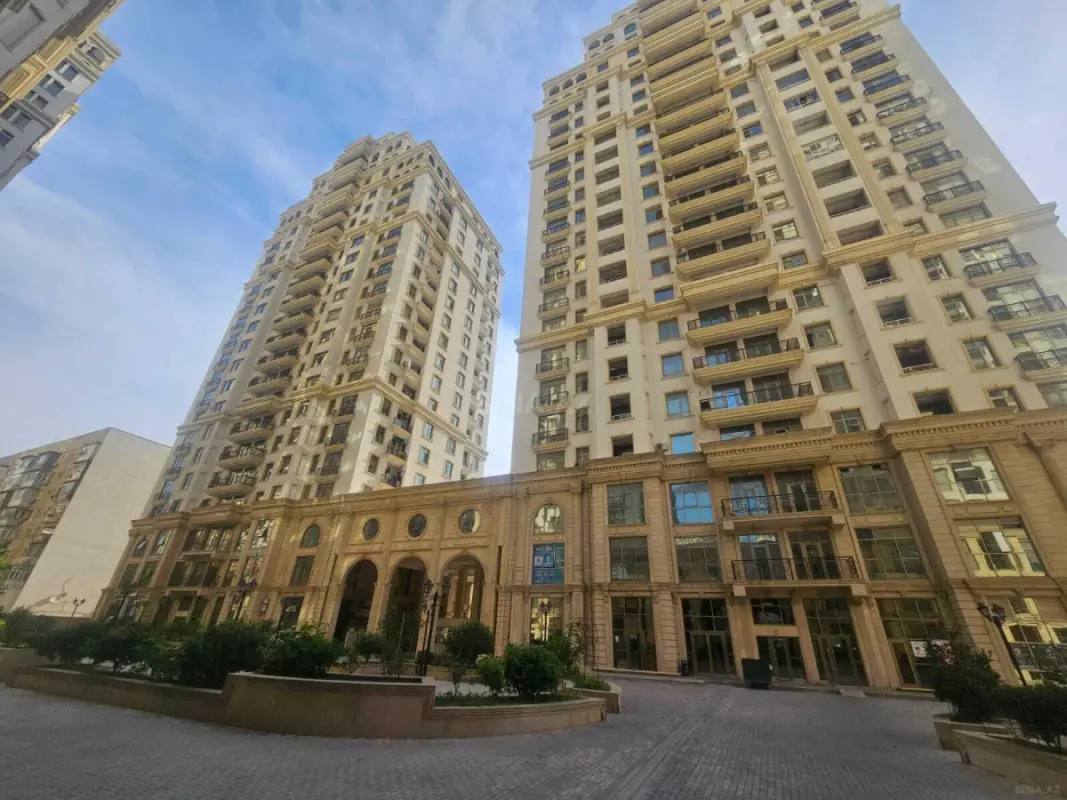 Satılır 3 otaqlı mənzil 130 m²