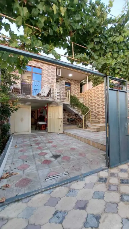 Satılır 5 otaqlı həyət evi 135 m²