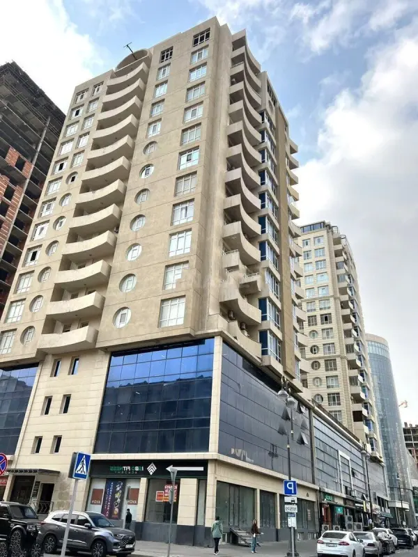 Satılır 3 otaqlı mənzil 125 m²