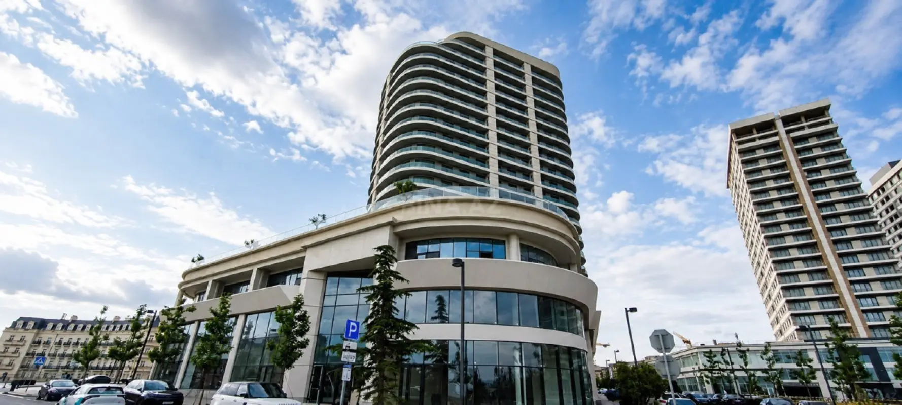Satılır 4 otaqlı mənzil 220 m²