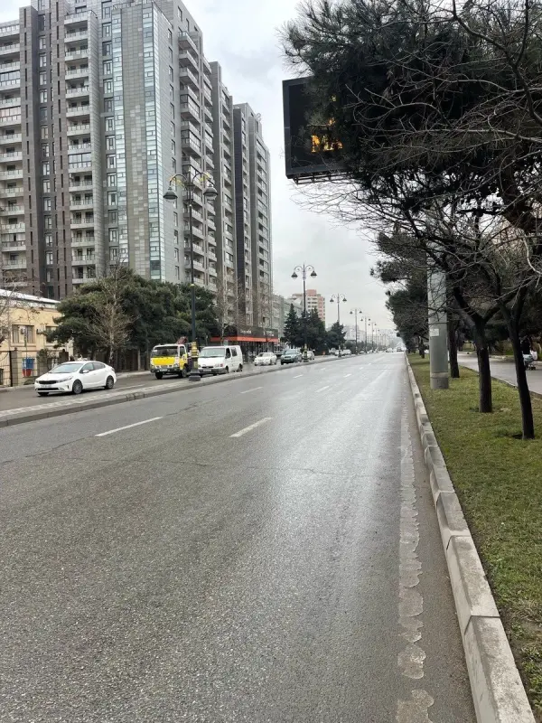 Satılır 4 otaqlı mənzil 140 m²