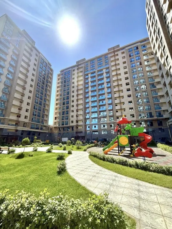 Satılır 4 otaqlı mənzil 164 m²