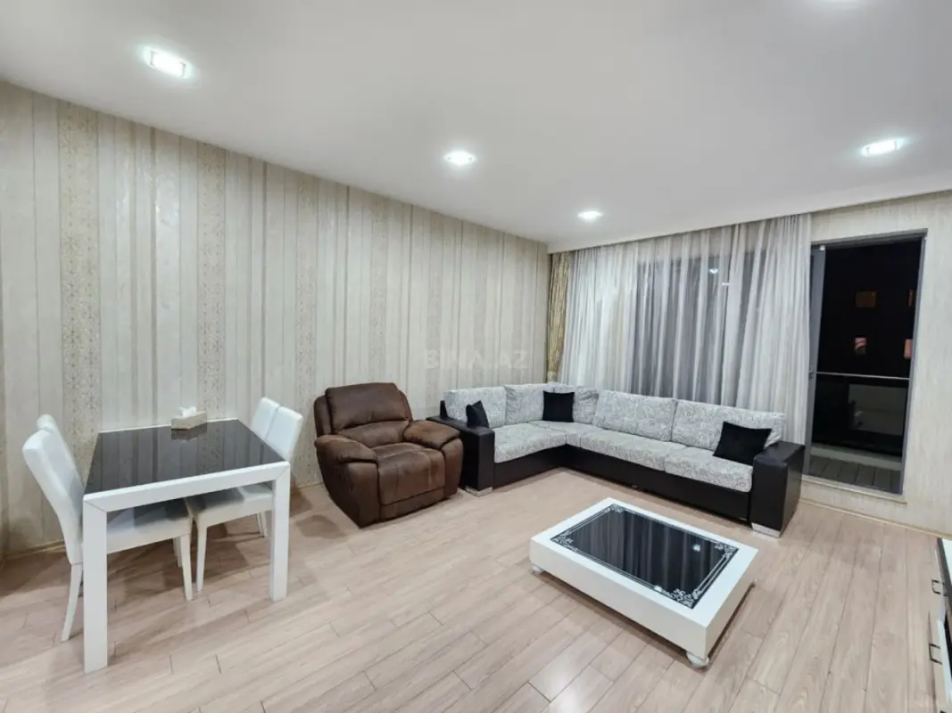 Kirayə verilir 2 otaqlı mənzil 80 m²