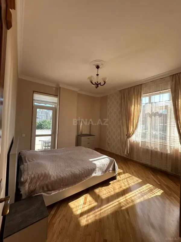 Kirayə verilir 2 otaqlı mənzil 82 m²