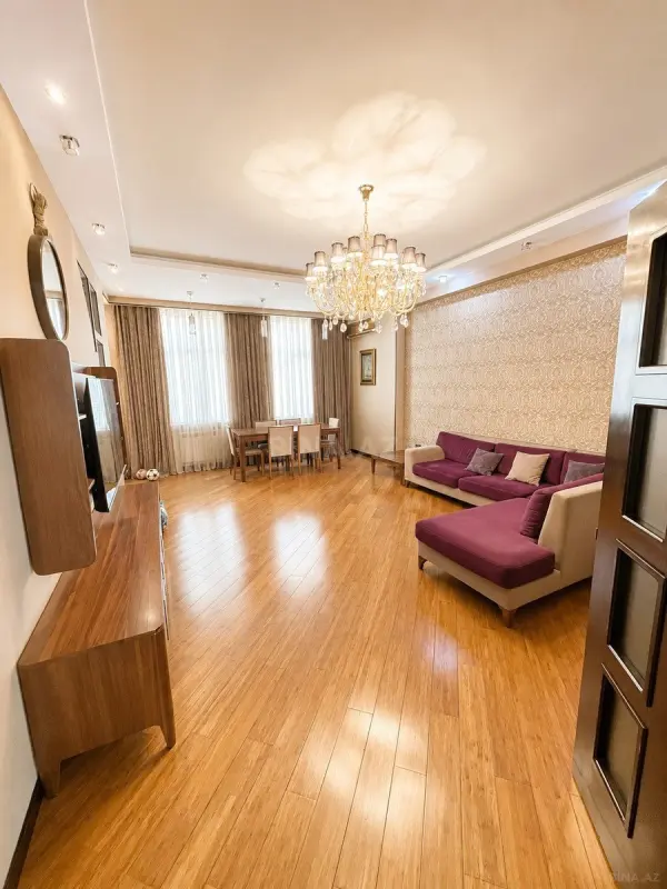 Satılır 3 otaqlı mənzil 157 m²