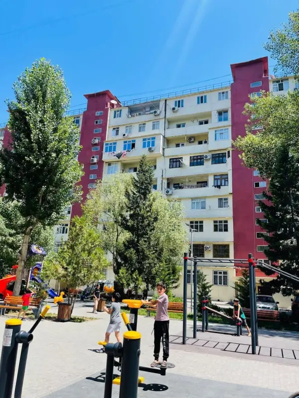 Satılır 4 otaqlı mənzil 110 m²