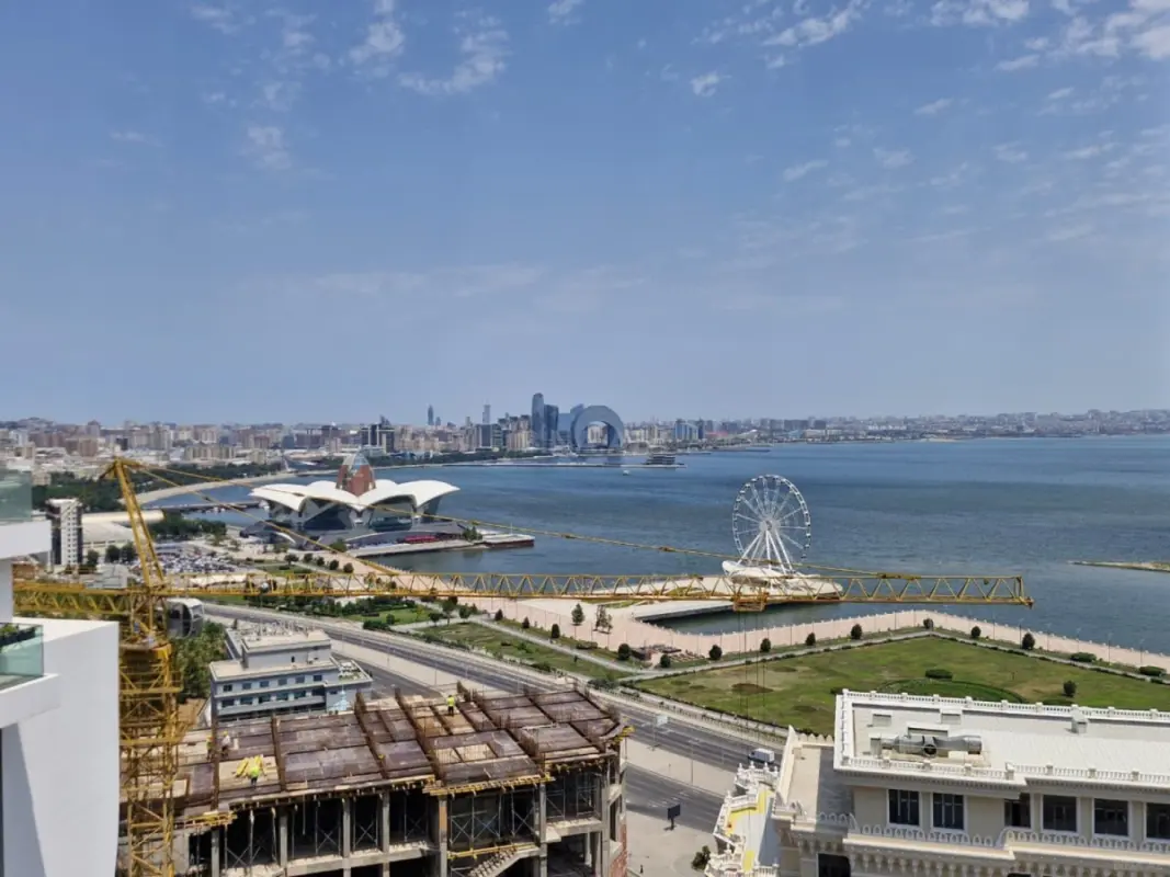 Satılır 4 otaqlı mənzil 165 m²