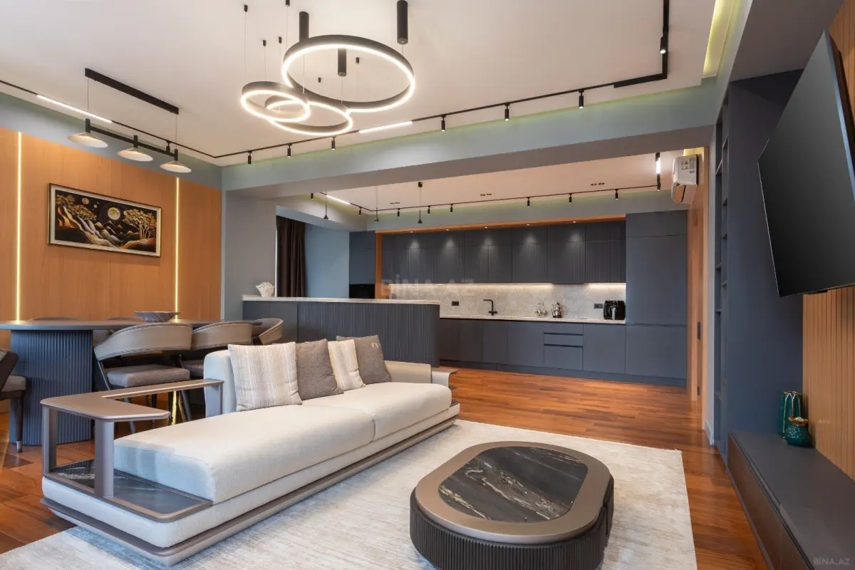 Satılır 4 otaqlı mənzil 163 m²