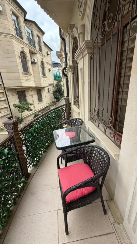 Kirayə verilir 6 otaqlı həyət evi 400 m²